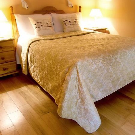 Mccarthy'S Lodge B&B Westport Oda fotoğraf