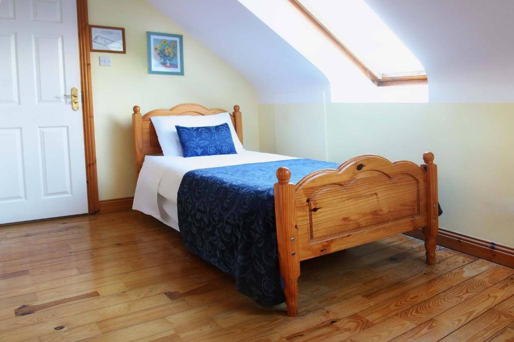 Mccarthy'S Lodge B&B Westport Oda fotoğraf