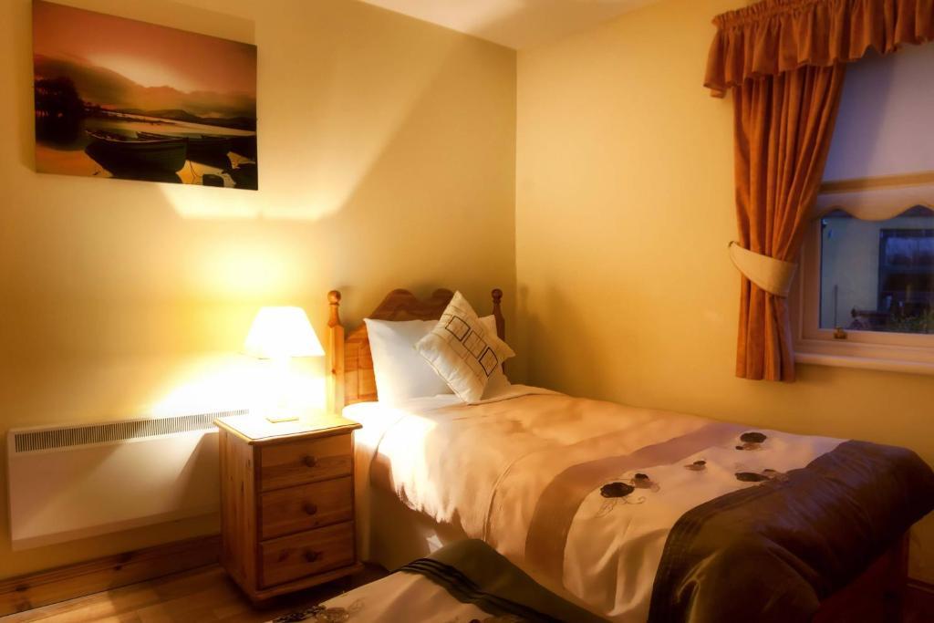 Mccarthy'S Lodge B&B Westport Oda fotoğraf