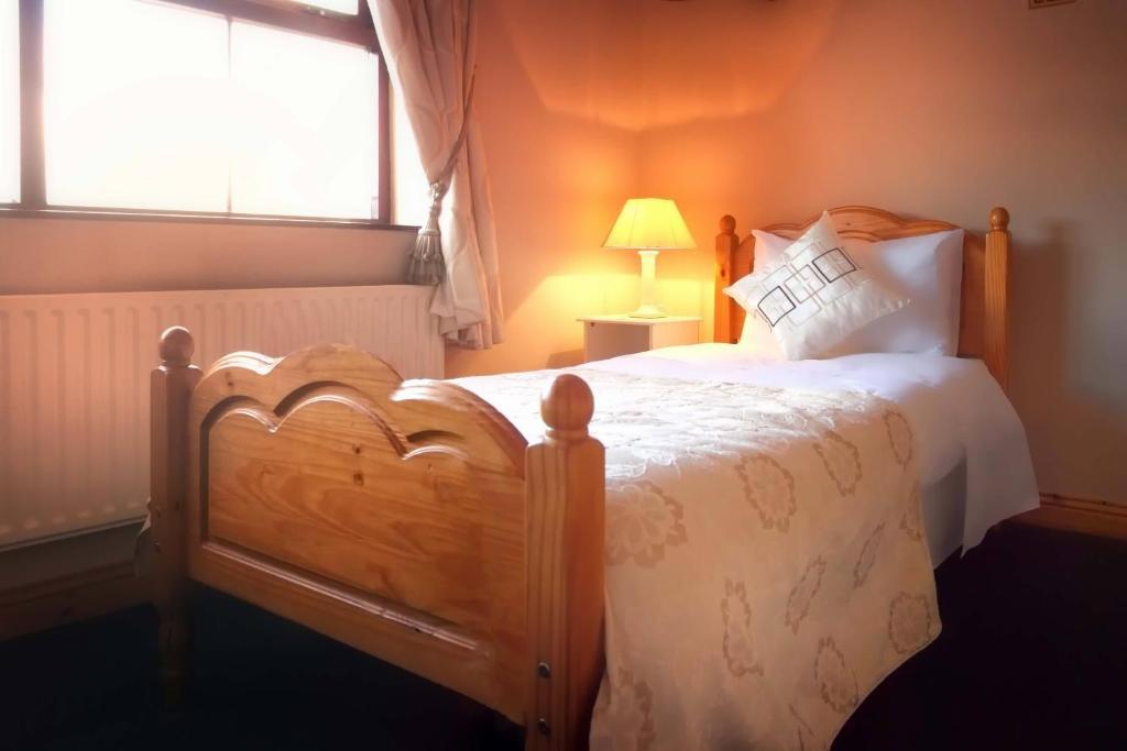 Mccarthy'S Lodge B&B Westport Oda fotoğraf