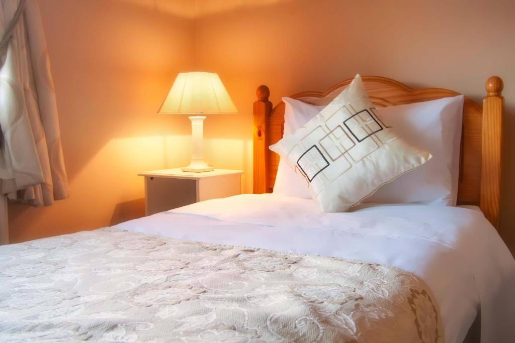 Mccarthy'S Lodge B&B Westport Oda fotoğraf
