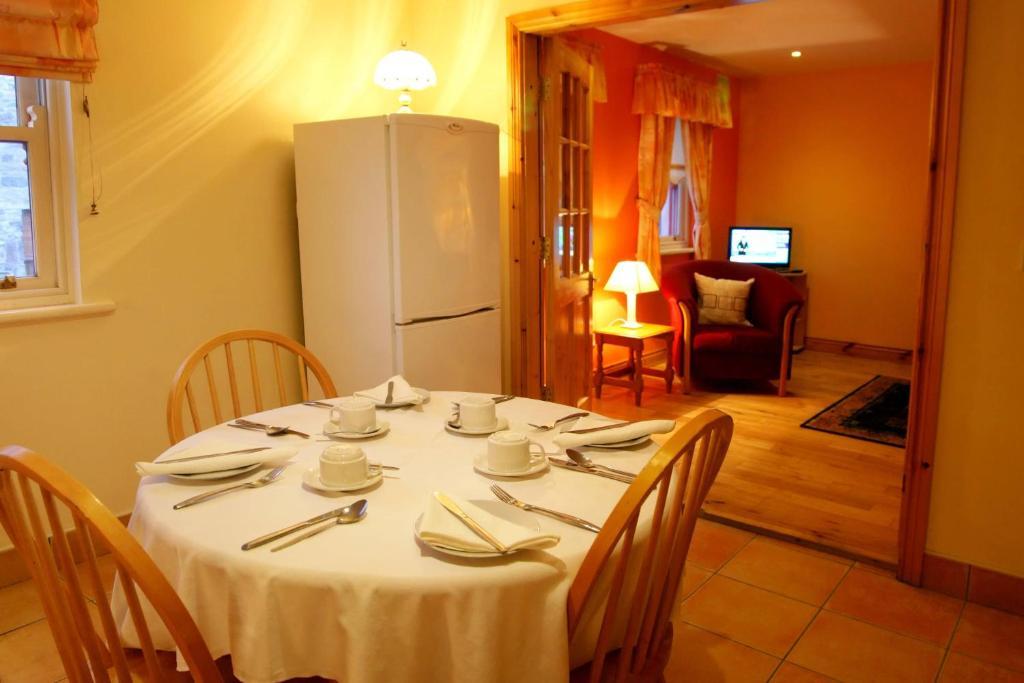 Mccarthy'S Lodge B&B Westport Dış mekan fotoğraf